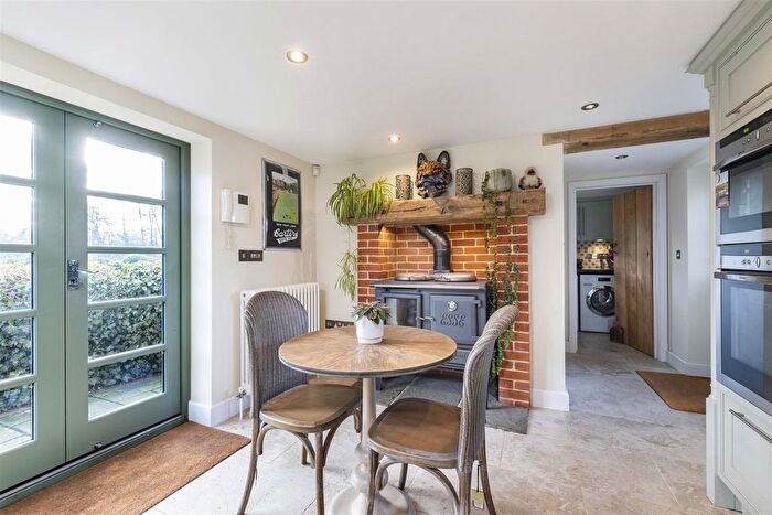 5 Bedroom Detached House To Rent In Norley Lane, Shamley Green, GU5