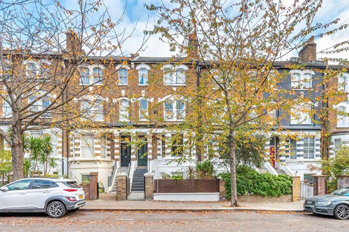2 Bedroom Flat To Rent In St Lawrence Terrace, North Kensington, London, W10