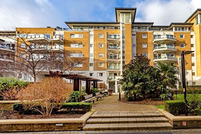 2 Bedroom Flat To Rent In Smugglers Way, Wandsworth, SW18