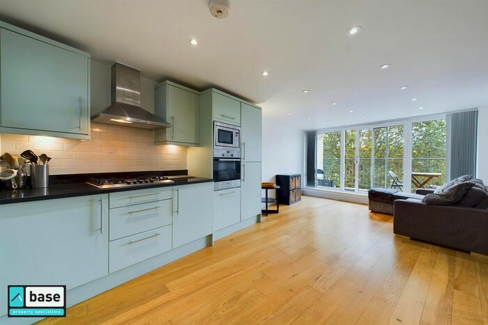3 Bedroom Flat To Rent In -, Dunston Road, London, E8