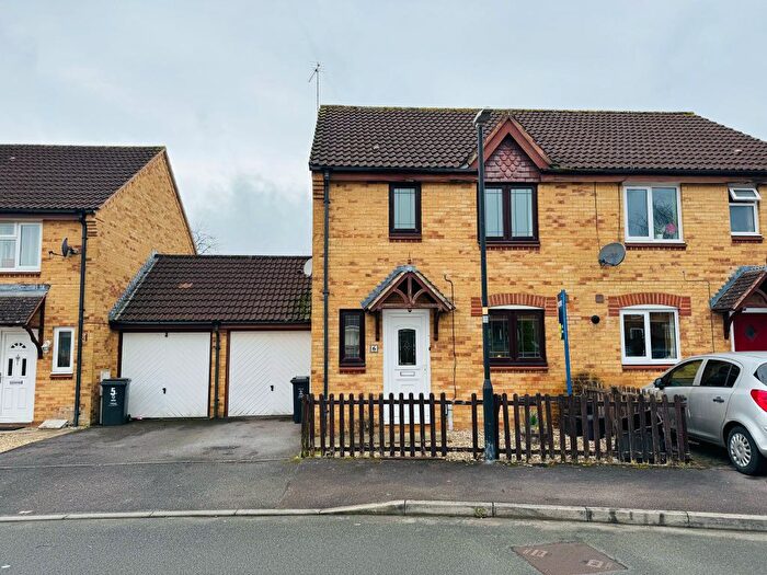 3 Bedroom Link Detached House To Rent In Gaynor Close, Swindon, SN25