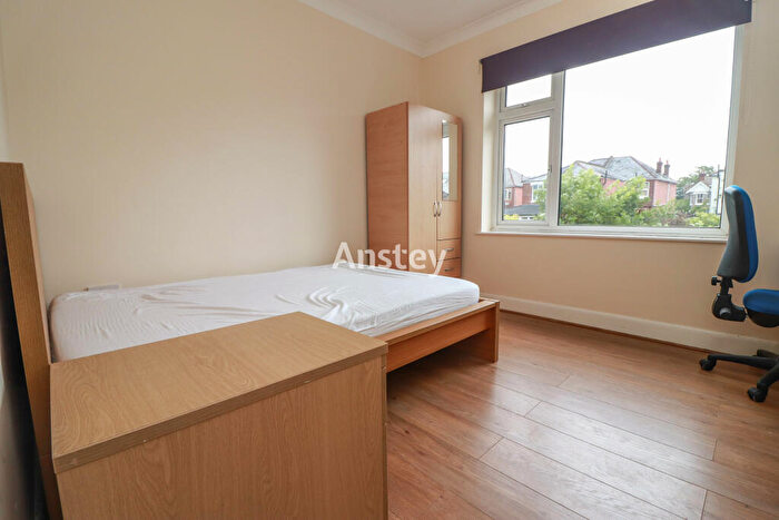 3 Bedroom Flat To Rent In Holyrood Avenue, Southampton, SO17