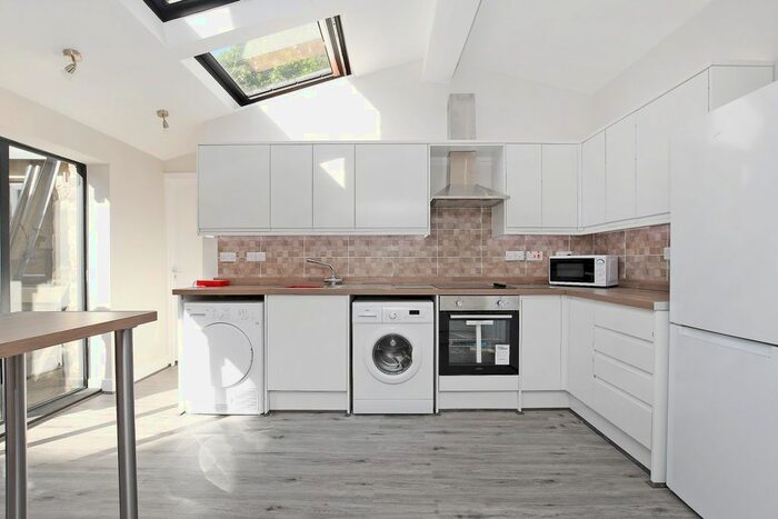 4 Bedroom Flat To Rent In Ecclesall Road, Sheffield S11