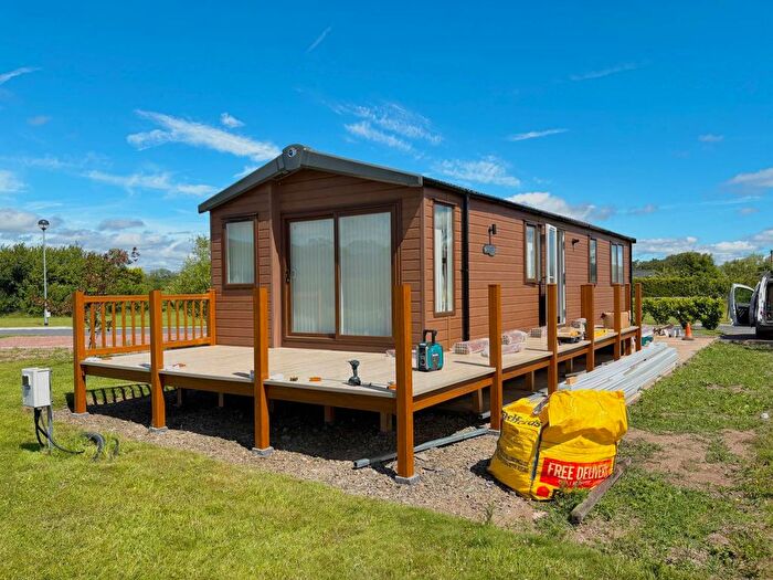 2 Bedroom Park Home For Sale In Oakmere Park, Hanley Swan, Worcester, WR8