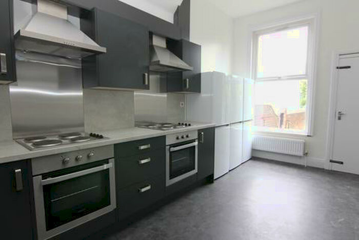 7 Bedroom House To Rent In Cardigan Road, Leeds, LS6