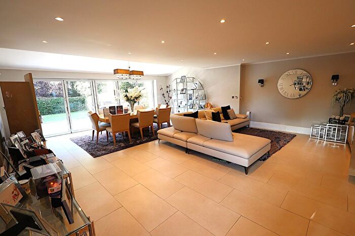 5 Bedroom End Of Terrace House For Sale In Nascot Wood Road, Watford, WD17