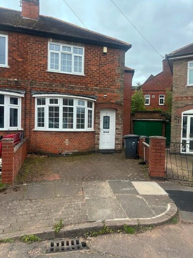 3 Bedroom Semi-Detached House To Rent In The Greenway, Leicester, LE4