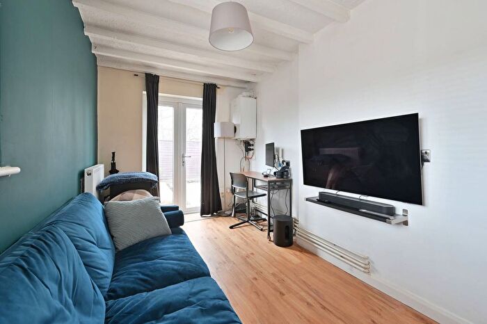 1 Bedroom Flat For Sale In Rickmansworth Road, Watford, WD18