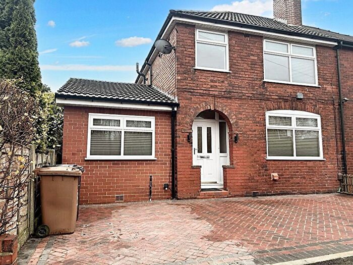 3 Bedroom Semi-Detached House For Sale In Agecroft Road, Swinton, M27