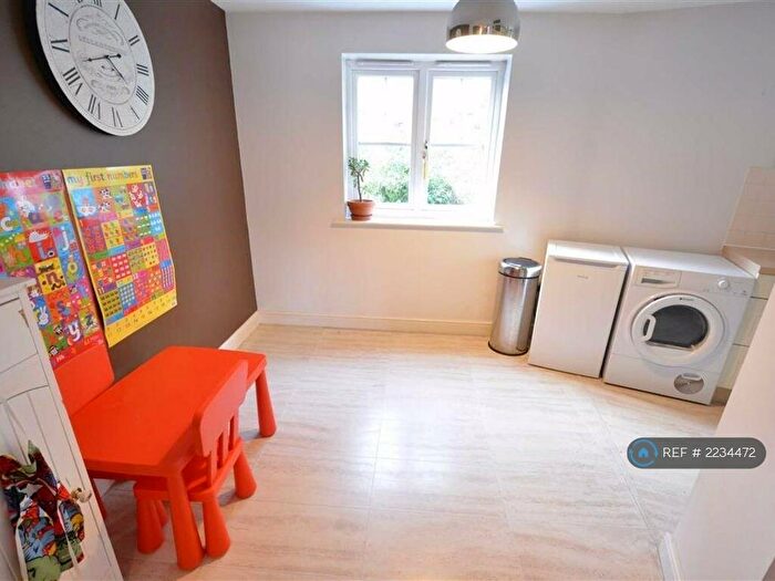 2 Bedroom Flat To Rent In Caspian Way, Purfleet, RM19