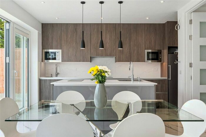 7 Bedroom Semi-Detached House To Rent In Warwick Avenue, Edgware, HA8