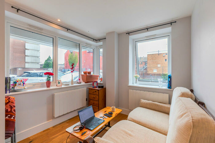 2 Bedroom Flat To Rent In Mitchell House, - Southampton Road, Eastleigh, SO50