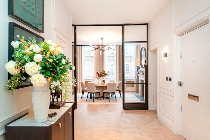 2 Bedroom Flat To Rent In South Audley Street, Mayfair, London, W1K