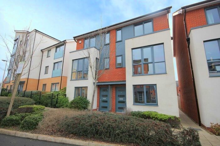 3 Bedroom Semi-Detached House To Rent In Midgham Way, Reading, Berkshire, RG2