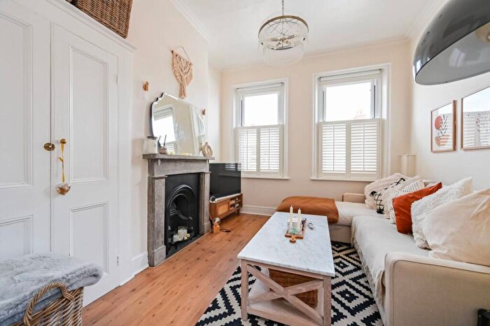 1 Bedroom Maisonette To Rent In Westbeech Road, Turnpike Lane, London, N22