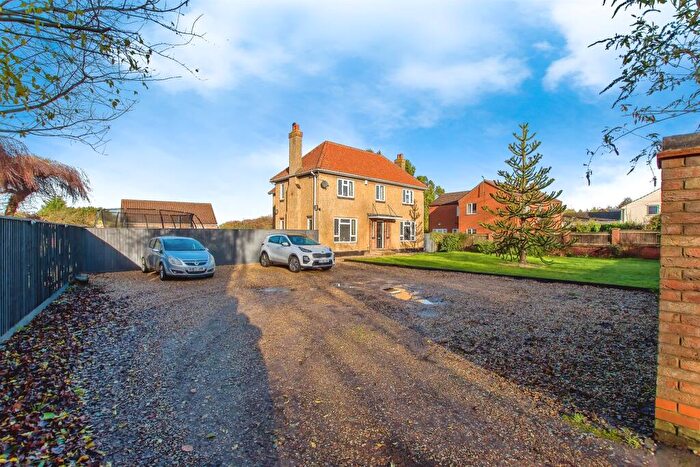 3 Bedroom Detached House For Sale In Wisbech Road, Outwell, Wisbech, PE14