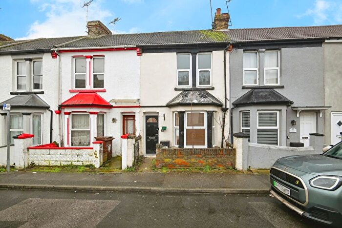 3 Bedroom Terraced House For Sale In Garfield Road, Gillingham, Kent, ME7