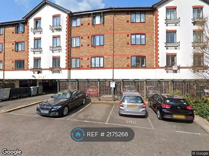 1 Bedroom Flat To Rent In Juniper Court, Hounslow, TW3