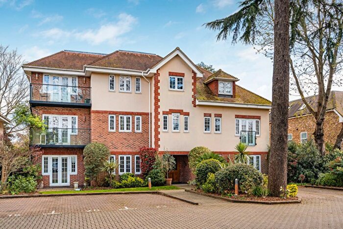 1 Bedroom Flat For Sale In Sheerwater Road, Woodham, Addlestone, Surrey, KT15