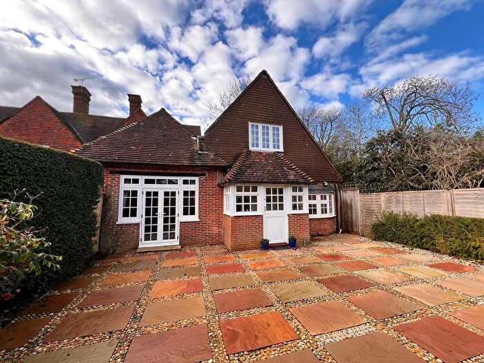 4 Bedroom Country House For Sale In Deans Lane Walton On The Hill, KT20