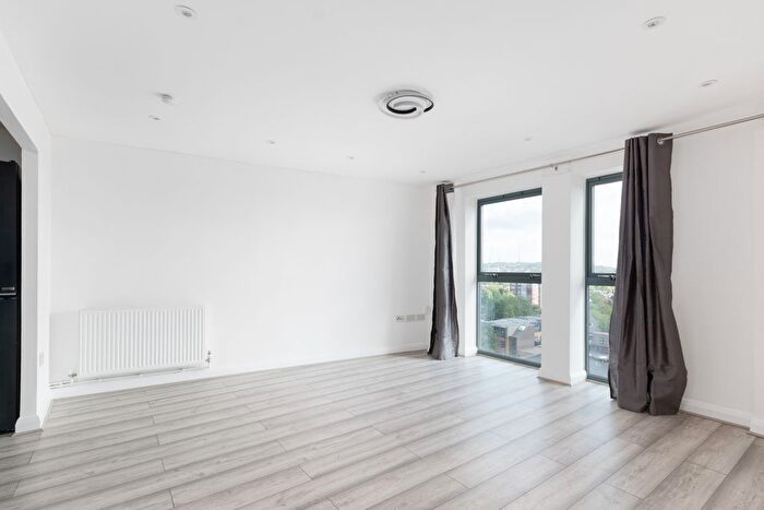 3 Bedroom Flat To Rent In City House, London Road, CR0