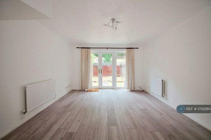 2 Bedroom Terraced House To Rent In Artesian Grove, Barnet, EN5