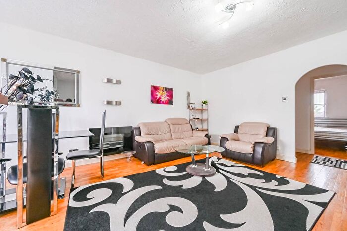 2 Bedroom Flat To Rent In Wheat Sheaf Close, Docklands, London, E14