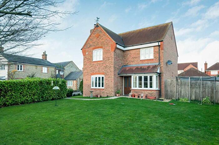 4 Bedroom Detached House For Sale In Blanes Close, Long Crendon, HP18