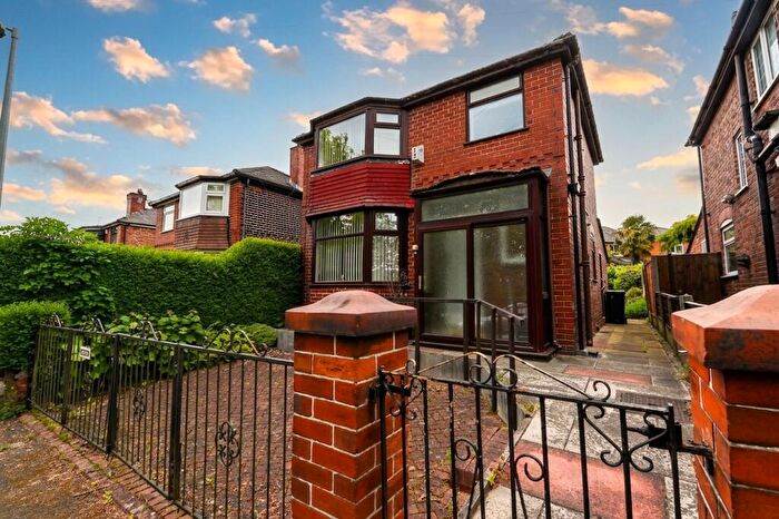 3 Bedroom Detached House For Sale In Woodstock Drive, Swinton, M27