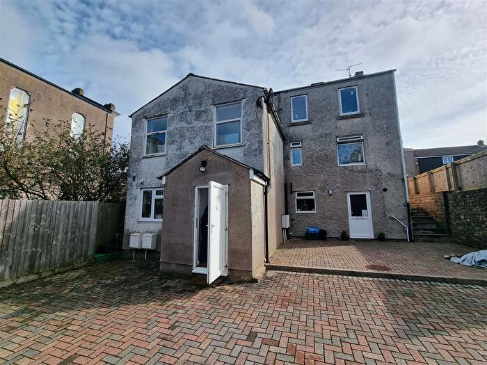 2 Bedroom Flat To Rent In Commercial Street, Cinderford, GL14