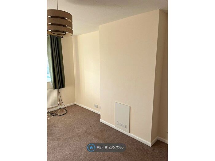 2 Bedroom Flat To Rent In Cymbeline Way, Rugby, CV22