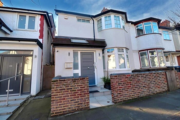 5 Bedroom Semi-Detached House To Rent In Gainsborough Gardens, London, NW11