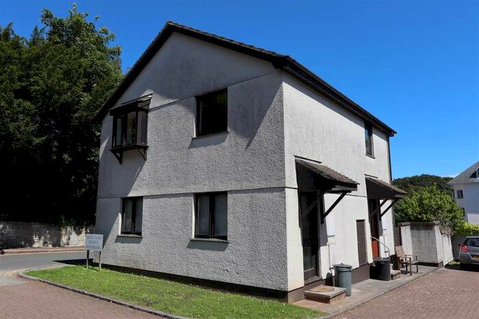 2 Bedroom Flat To Rent In Agar Court, Truro, TR1