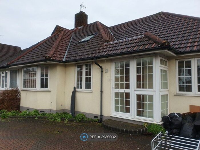 4 Bedroom Bungalow To Rent In Camborne Way, Hounslow, TW5