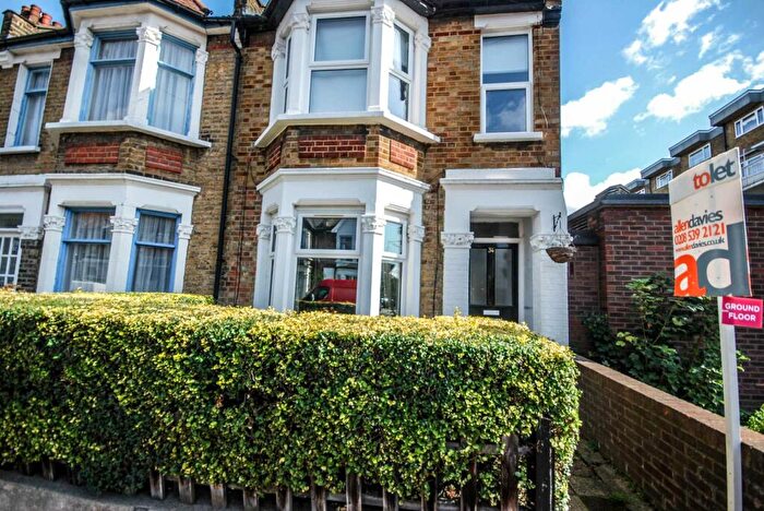 2 Bedroom Flat To Rent In Lea Hall Road, E10