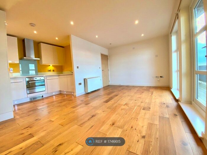 1 Bedroom Flat To Rent In Spectrum Building, Dagenham, RM8