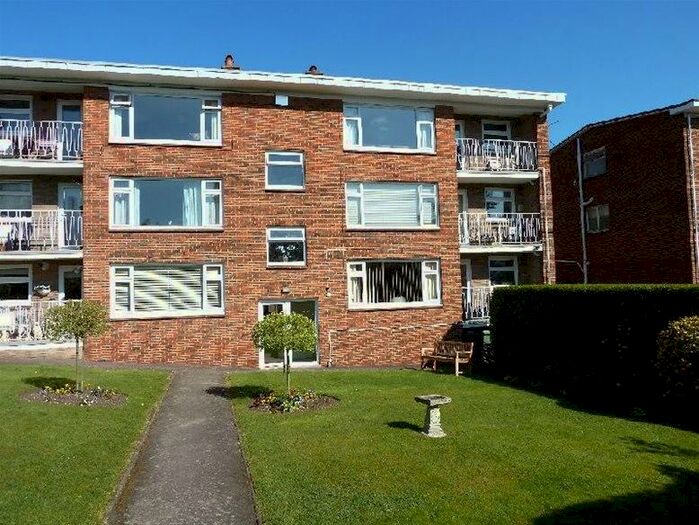 2 Bedroom Flat To Rent In Rothamsted Avenue, Harpenden, AL5