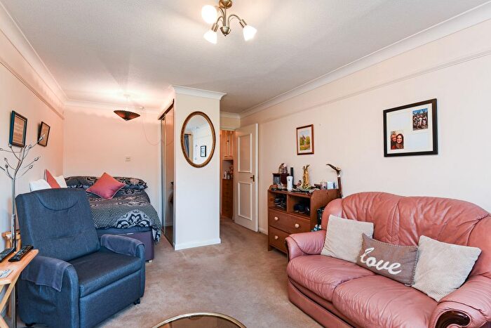 Studio To Rent In Heydon Court, West Wickham, BR4