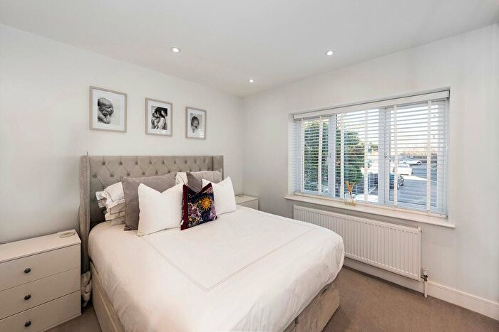 3 Bedroom End Of Terrace House For Sale In Chailey Close, Sidcup, DA15