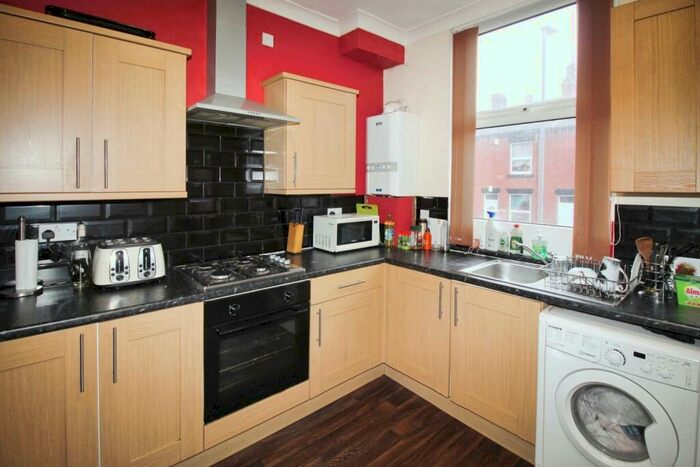 5 Bedroom Terraced House To Rent In Trelawn Terrace, Headingley, Leeds, LS6