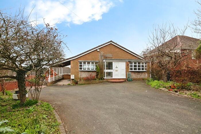 2 Bedroom Detached House For Sale In Garden Walk, Dudley, DY3