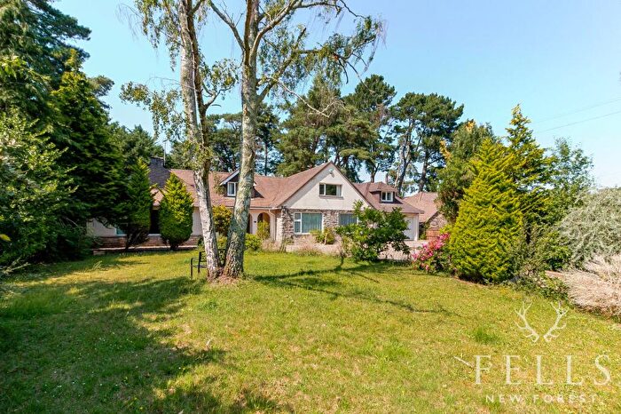 5 Bedroom Detached House For Sale In St. Ives Park, Ashley Heath, BH24