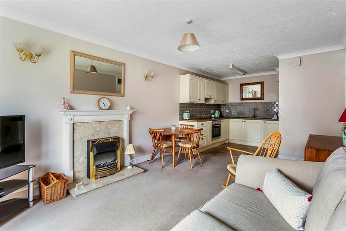 1 Bedroom Flat For Sale In Beatrice Road, Oxted, RH8