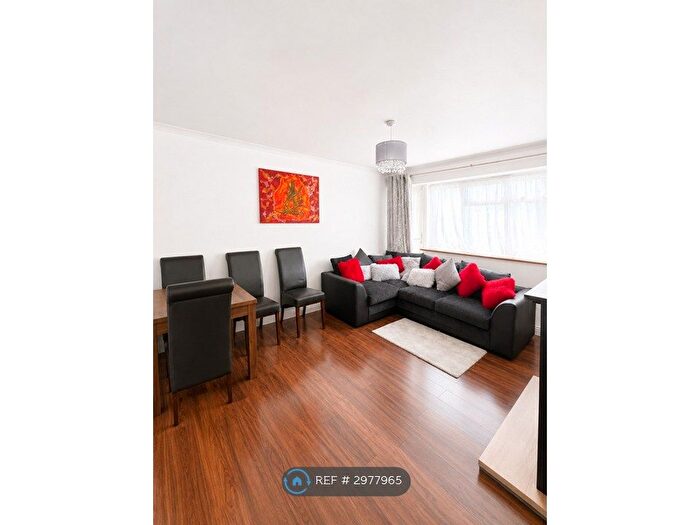 1 Bedroom Flat To Rent In Brading Crescent, London, E11