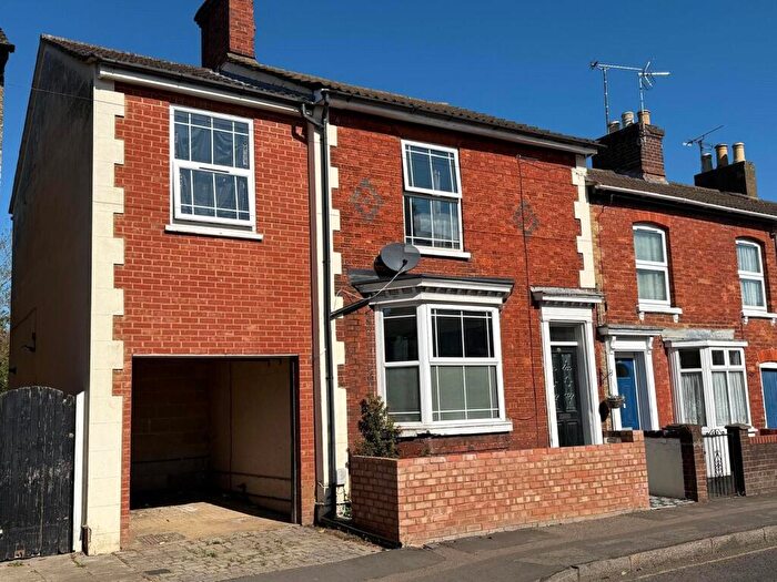 4 Bedroom End Of Terrace House For Sale In Vandyke Road, Leighton Buzzard, Bedfordshire, LU7