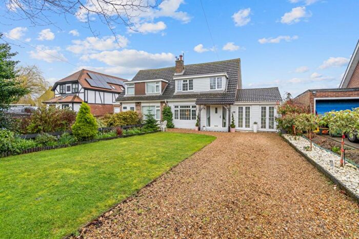 3 Bedroom Chalet For Sale In St Johns Road, Moggerhanger, Bedford, MK44