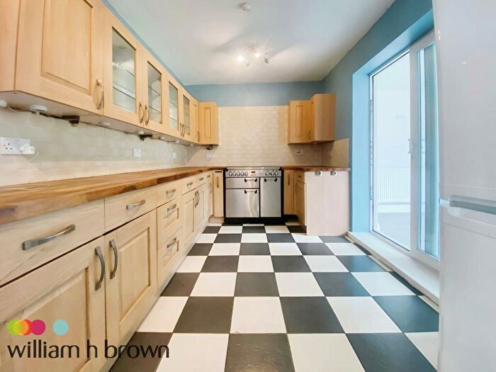 4 Bedroom Semi-Detached House To Rent In Chudleigh Road, Romford, RM3