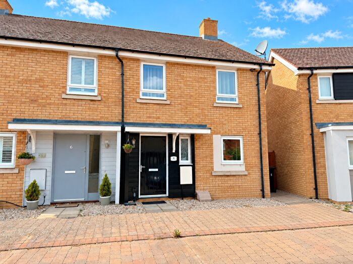 2 Bedroom Semi-Detached House For Sale In Eris Avenue, Biggleswade, SG18