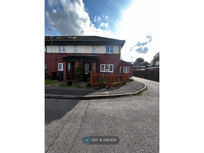 4 Bedroom End Of Terrace House To Rent In August End, Reading, RG30
