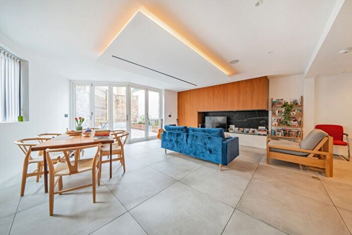 2 Bedroom Flat To Rent In Lycett Place, Hammersmith And Fulham, W12